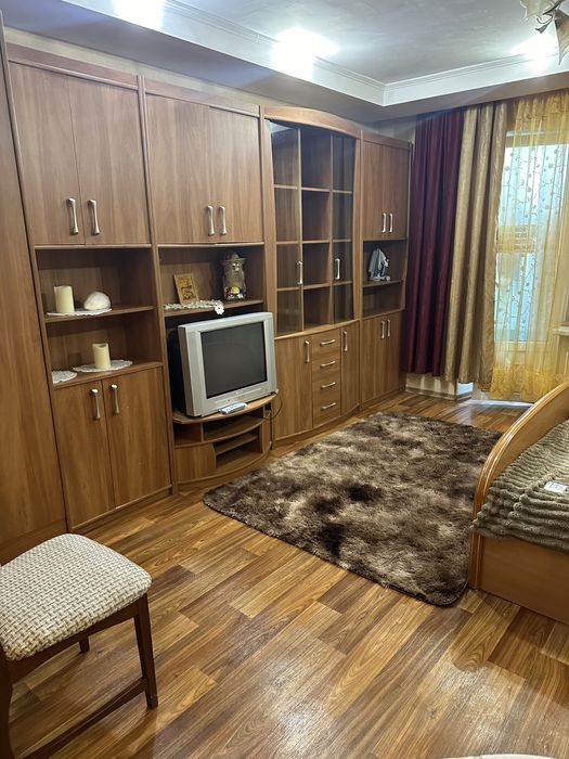 Велика 4 - кімнатна квартира -6 окремих місць