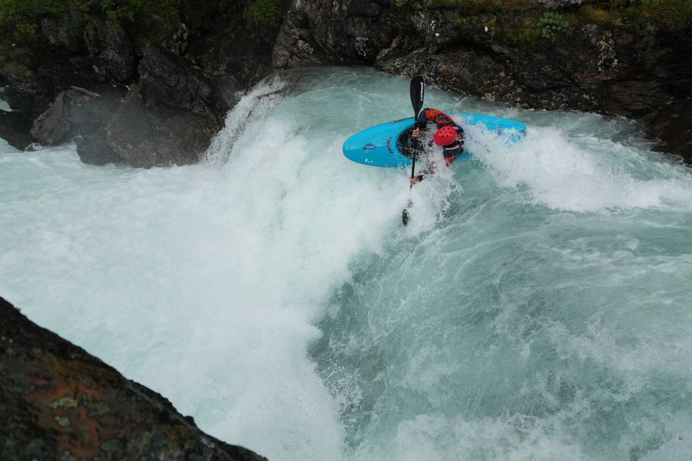 Kajak górski krótki, half-slice, playboat - Pyranha FIRECRACKER 242 M