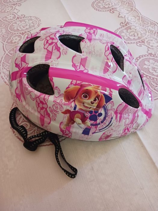 Capacete menina para andar de bicicleta ou trótinete com pouco uso
