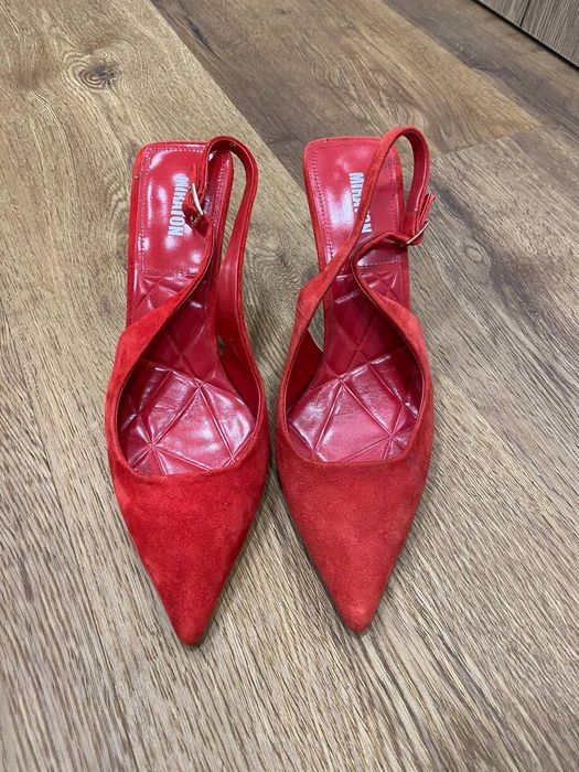 Червоні босоніжки