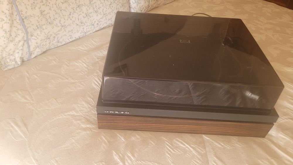 Gira  discos    LP - MODELO Y100  E SINTONIZADOR