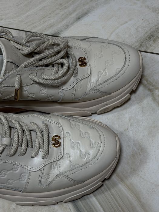 Кросівки бежеві шкіряні Üterque