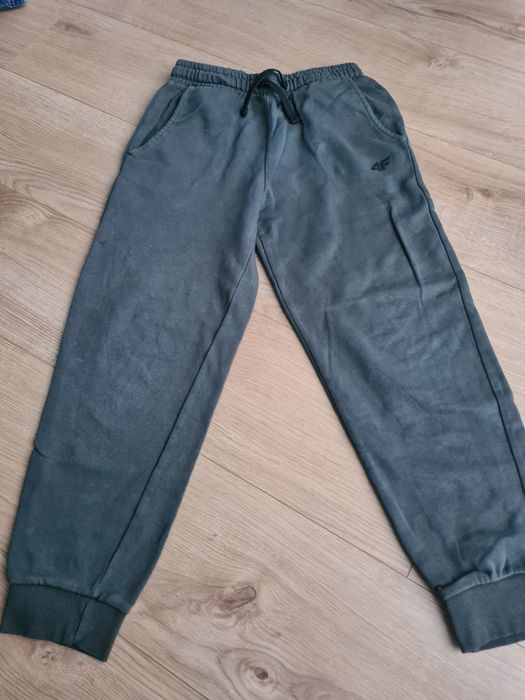 Spodnie firmy 4f roz 146