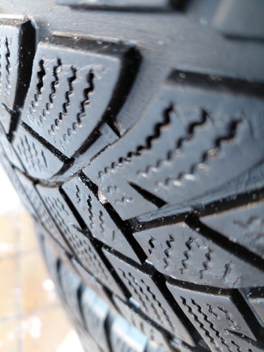 Шины зима 215/55/17