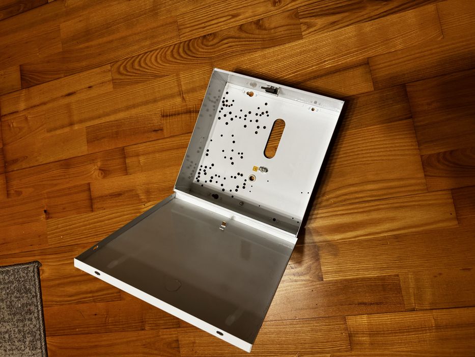 Obudowa metalowa uniwersalna