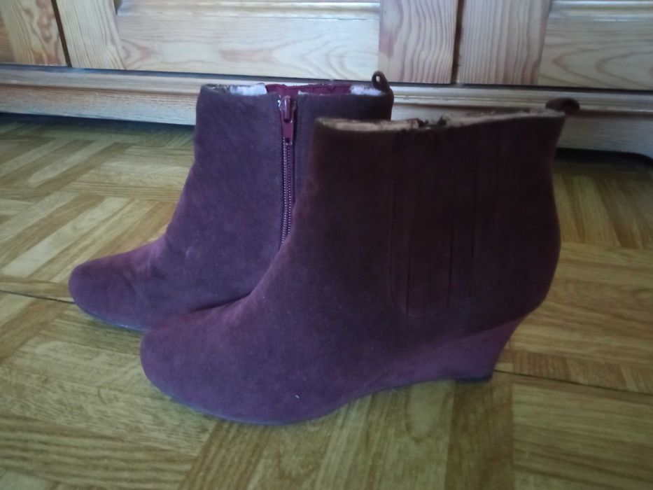 botki bordowe na koturnie