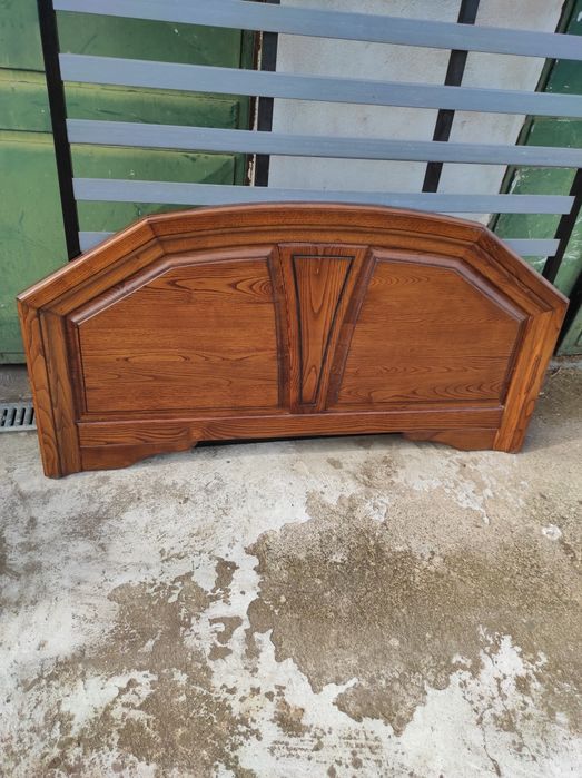 Cama de casal em castanho
