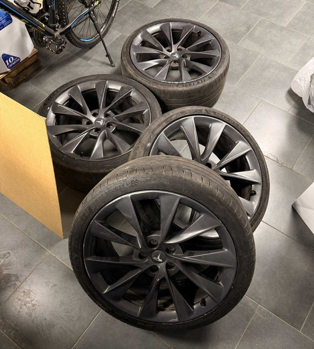 Комплект дисків R21 Tesla Model S + шини Michelin Pilot Sport 4S