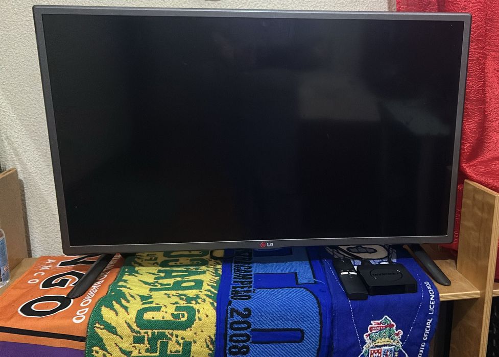 2 televisões de 32 polegadas