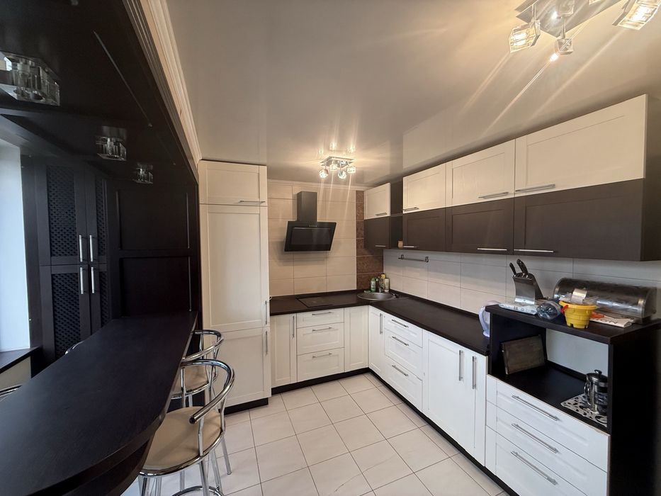 Продаж 2 кім. квартирі в Центрі міста 64м2 вул. Стрітенська