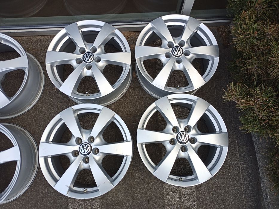 17" VW Audi SKODA Seat Cupra Mercedes BMW A4 B9 B8 B7 A6 A8 A5 A7 Q3 Q5 Golf VI Passat Touran Sharan Tiguan Ovtavia Kodiq KaroQ Leon Atreca RONAL NR52