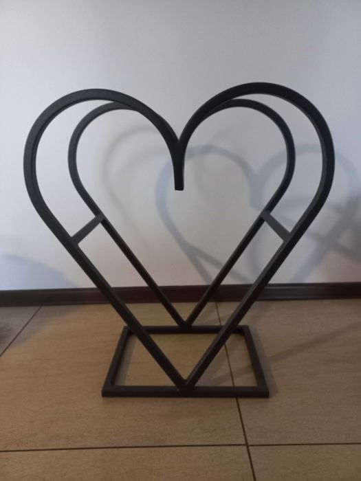 Stojak na drewno kominkowe serce metalowy loft