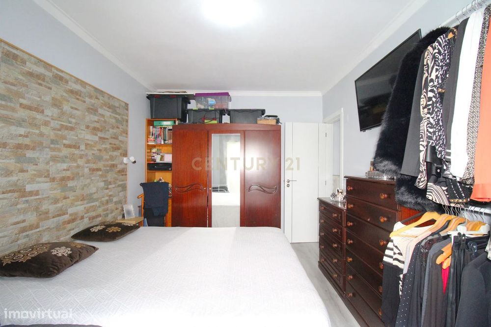 Disponível T3 Remodelado na Torre da Marinha a 2 minutos do Rio Sul Sh