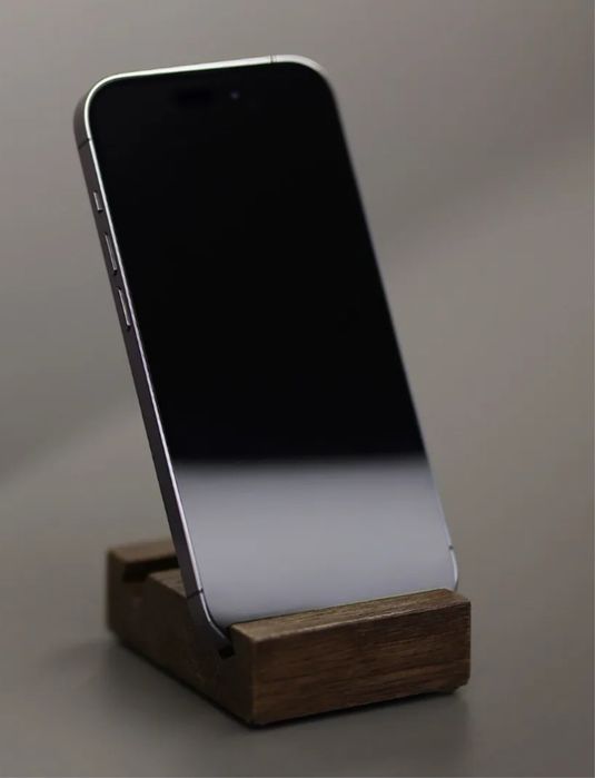 • iPhone 14 Pro (128gb)