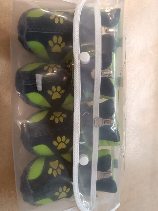 Обувь для собаки.