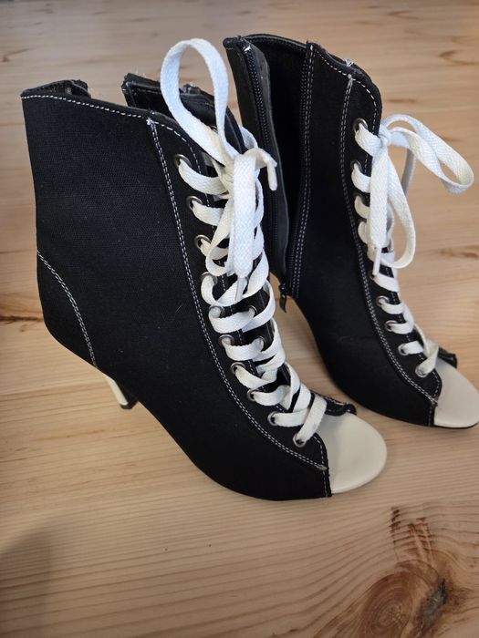 Туфлі хілси для танців  heels в ідеальному стані 39 розмір