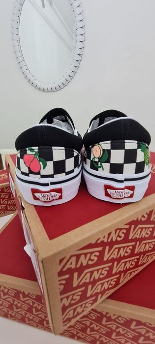 Vans novos em caixa