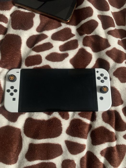Продам Nintendo Switch Oled 256GB