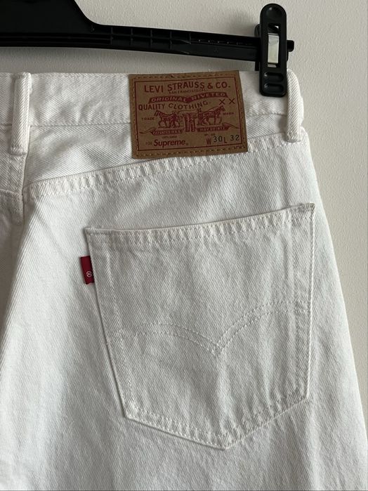 Supreme x Levi’s SS17 Washed Logo Jeans