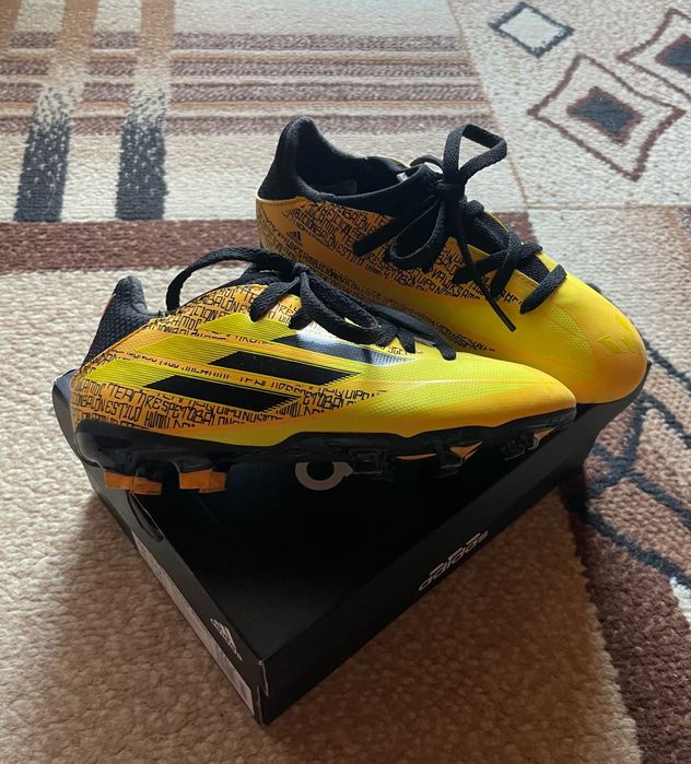 Korki adidas dla chłopca rozmiar 28