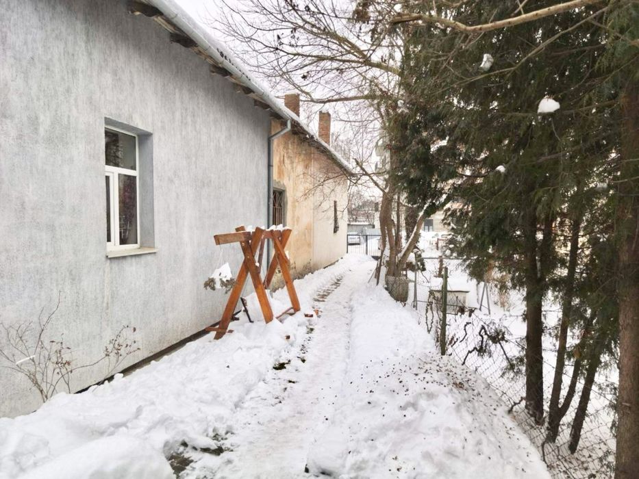 Продаж 1 кімнатної квартири на Привокзальній з власною ділянкою