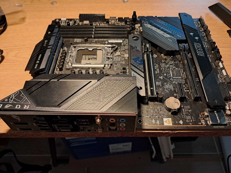Motherboard Asus Rog Strix B760-F Gaming WiFi (Socket 1700)