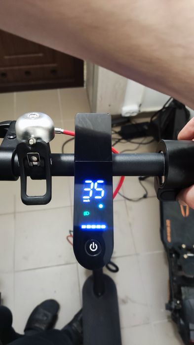 Електросамокат Giant