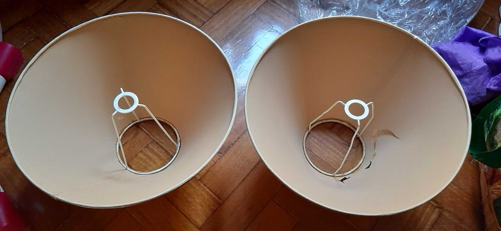 Abajur estrutura em bom estado para dar