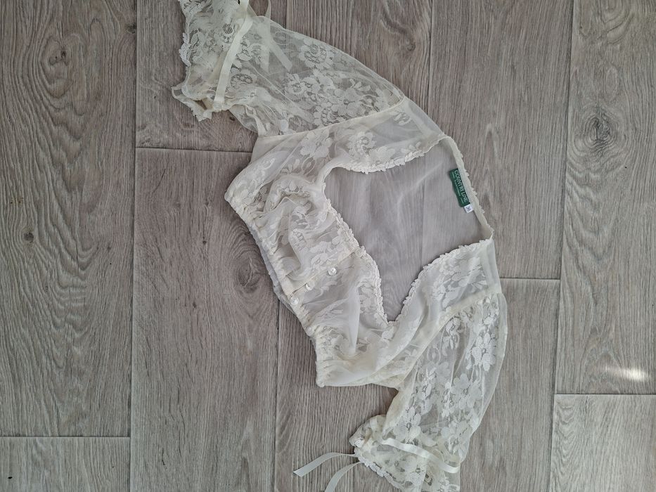 Романтична традиційна блузка