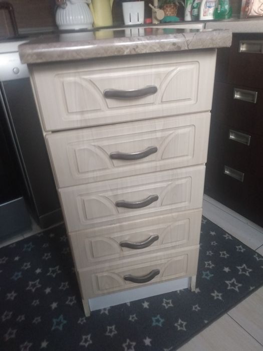 Posiadam na sprzedaż komódke..