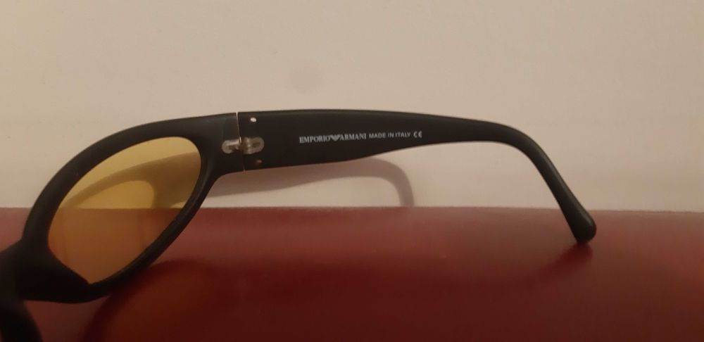 òculos de sol Emporio Armani  e prada