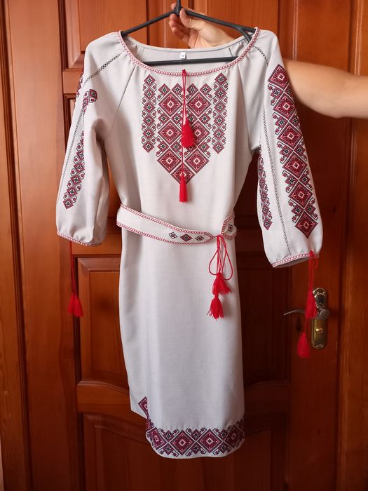 Плаття вишите, підліткове