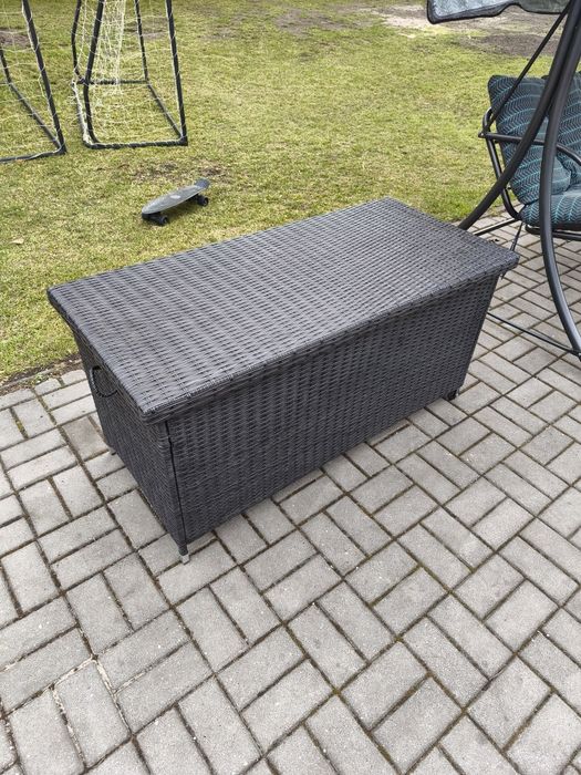 Skrzynia ogrodowa na poduszki