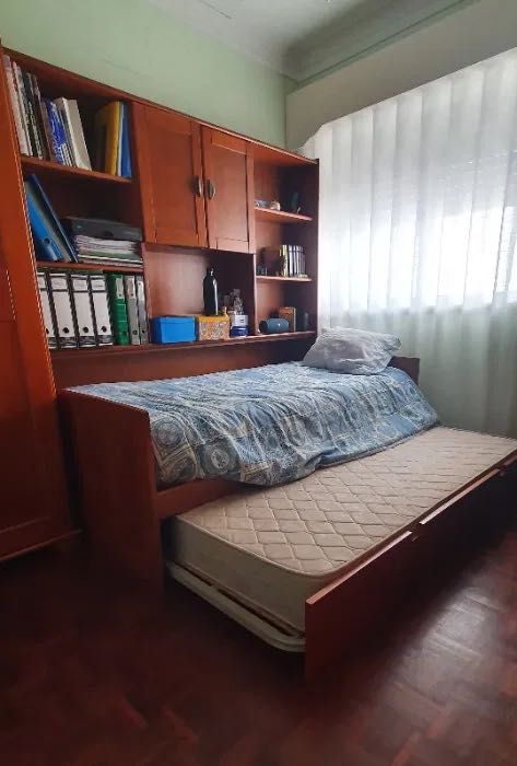 Cama dupla com alçado + 1 colchão