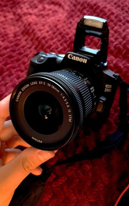 Canon EOS 250D + Objetiva (18-55mm)
