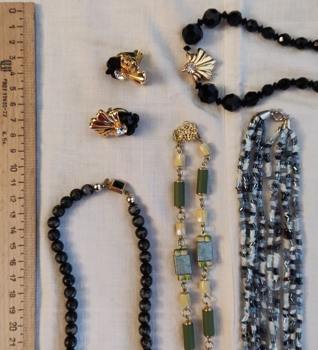 Бижутерия-бусы/клипсы/Чехословакия/Новые