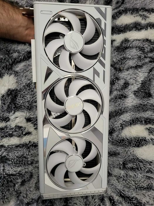 RTX 4090 ASUS Rog Strix OC White Edition 24GB VRAM