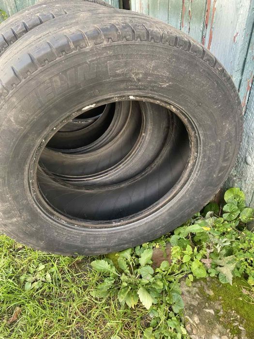 Продам резину R16 235/60