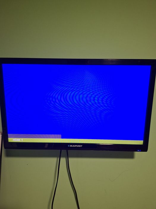 TV LED Blaupunkt com Comando + Suporte de Parede Articulado