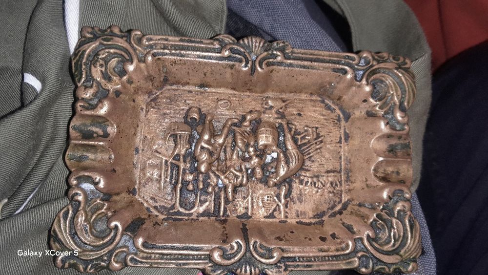 Zabytkowa mosiężna popielniczka