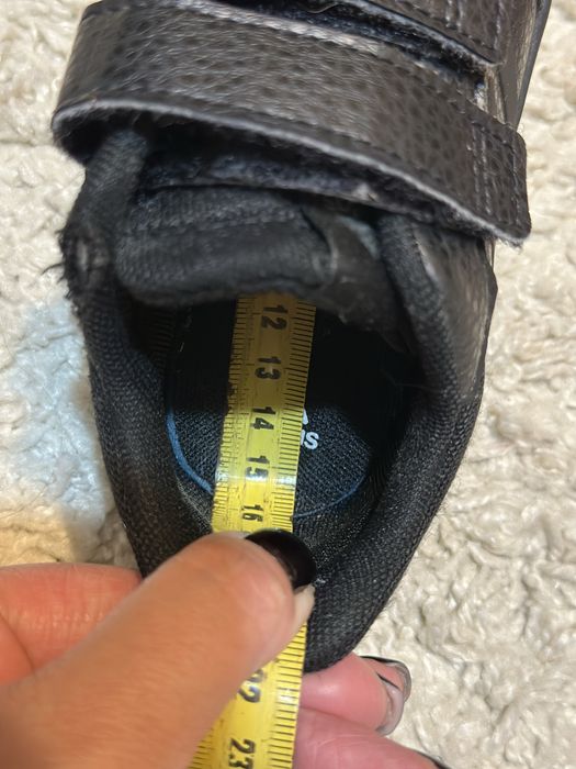 Оригінальні дитячі кросівки adidas tensaur 25 розмір б/в на липучках (16см устілка)
