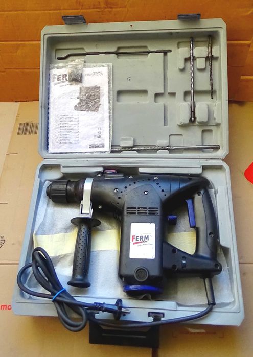 Продам перфоратор у кейсі + подарунок.