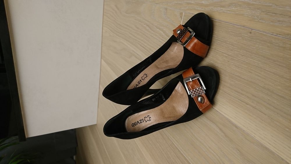 Buty na obcasie.
