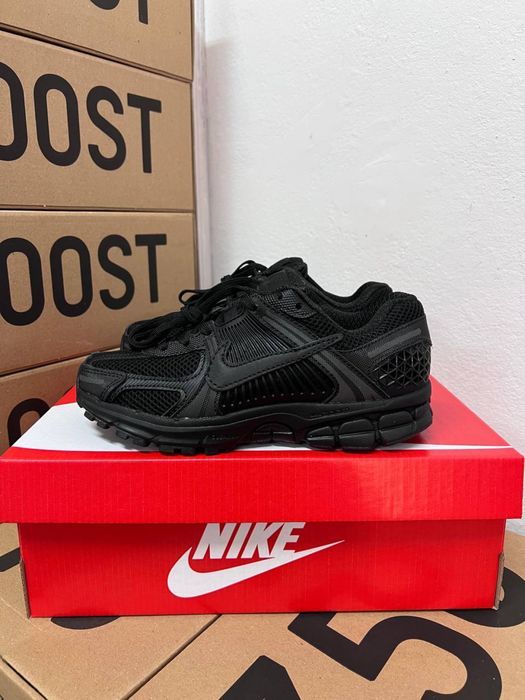 Женские кроссовки Nike Vomero 5 / Найк Вомеро черные 36 37 38 39 40