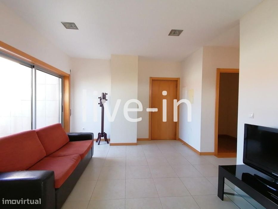 Apartamento T3 mobilado junto ao Glicínias