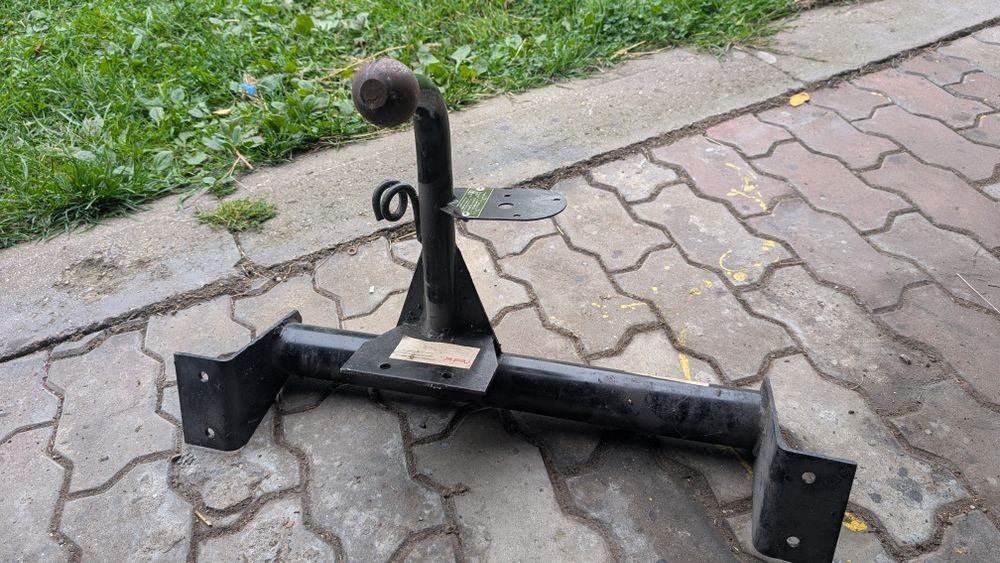 Hak holowniczy polonez caro , cewka zapłonowa , mocowanie  pasów , pomnika paliwa