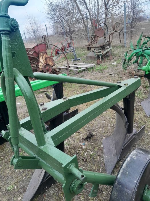 Плуг двохкорпусний  фірма грудьонс  Польща