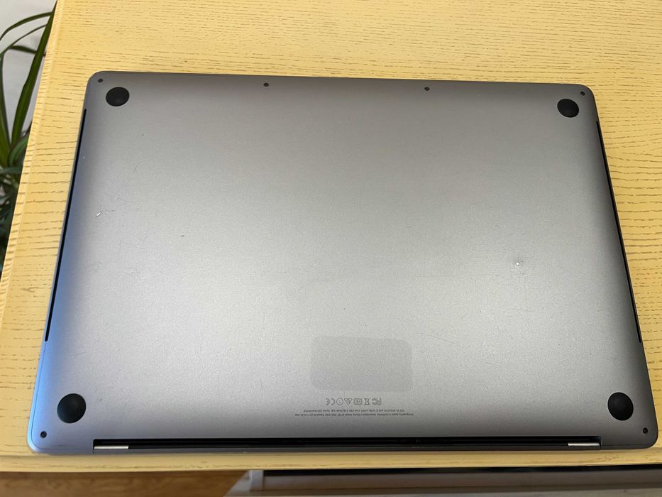 Macbook Pro 15" 2018 I7 16/512 gb a1707 TouchBar Space Gray