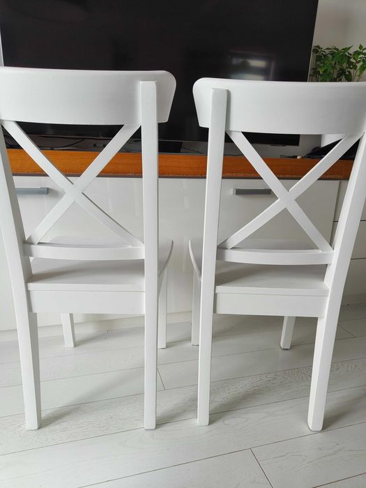 2 białe krzesła IKEA INGOLF w dobrym stanie – świeżo malowane