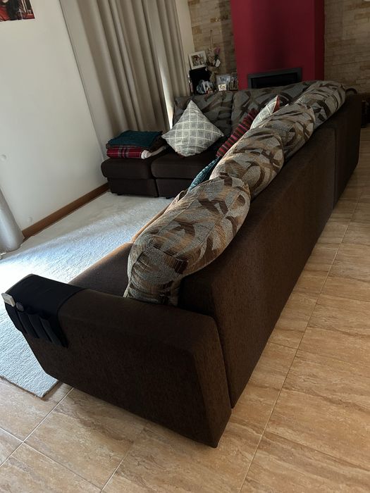 Versatile, Large, and Comfortable Sofa64730012027265122